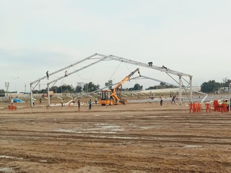 किसान बिलखते रहे और पीएम करते रहे सभा