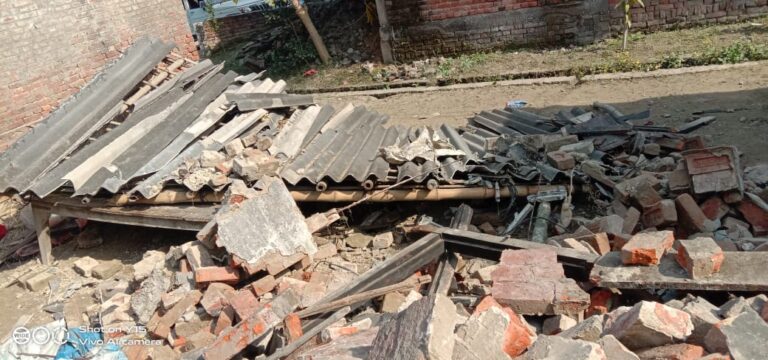 धमाके से फटा सिलेंडर तीन घायल