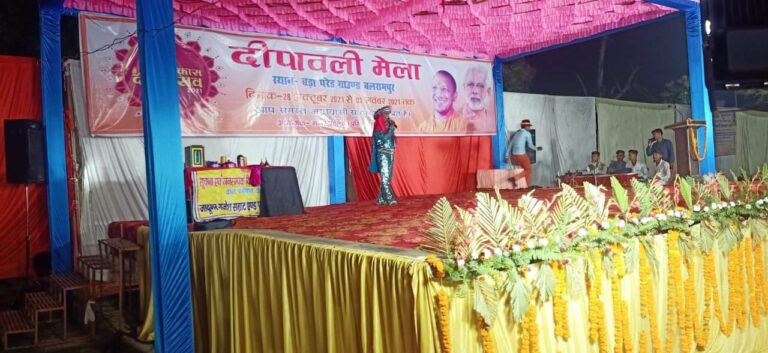 दीपावली मेला के मद्देनजर विख्यात जादूगर , राजेश सम्राट एंड पार्टी ने दिखाया हैरत अंगेज कारनामा