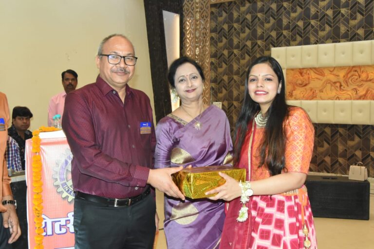 रोटरी क्लब द्वारा दीपावली के पावन पर्व पर कार्यक्रम आयोजन