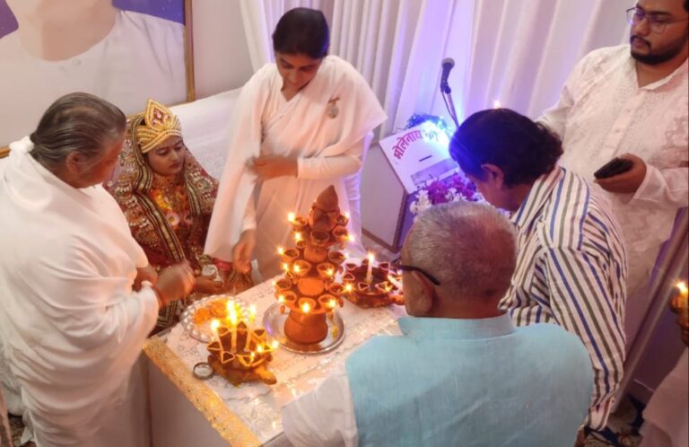 दीपावली हमारे अंदर के अंधकार को प्रकाश में बदलने का पर्व