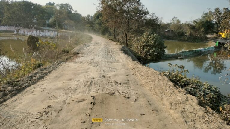 आंदोलन की चेतावनी पर खुली जिम्मेदारों की नींद, हुई सड़क की मरम्मत