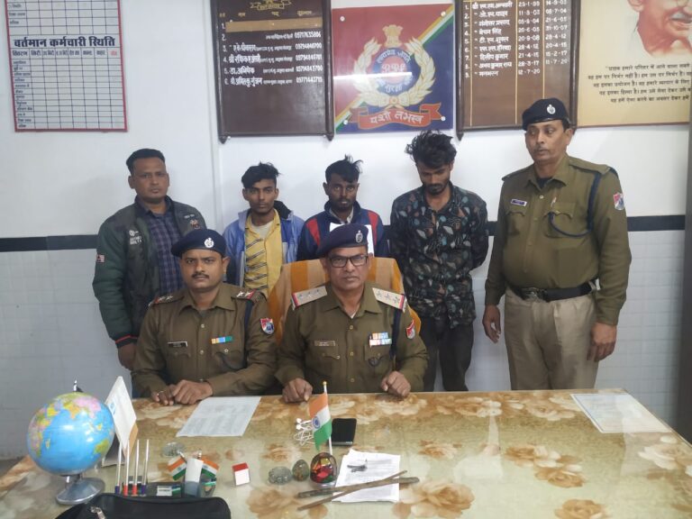 03 को आर पी एफ ने केबल जलाते दबोचा