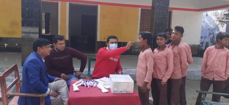 35 छात्रों के कोरोना टेस्ट हेतु लिया नमूना, हृदयरोगी छात्र जिला अस्पताल रेफर