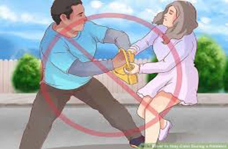 बैंक में महिला के पर्स से अज्ञात महिला ने उड़ाए चौवालिस हजार।