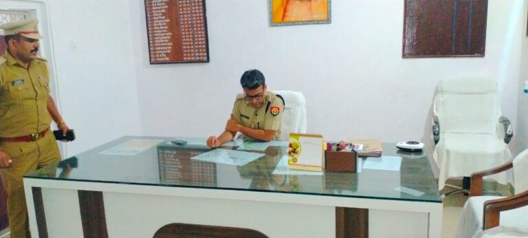 पुलिस अधीक्षक देवरिया ने किया थाना कोतवाली और रामपुर कारखाना का औचक निरीक्षण