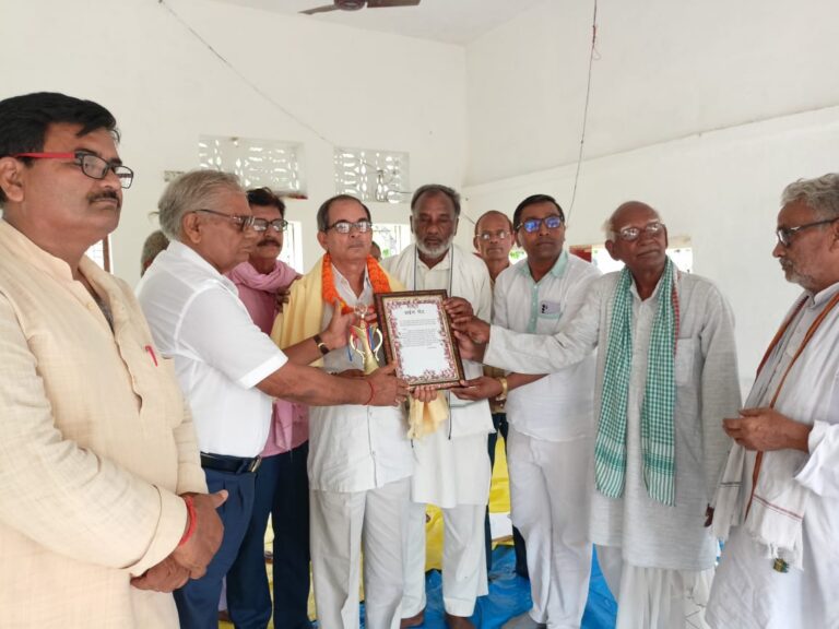 कवि ओमप्रकाश द्विवेदी ओम हुए सम्मानित