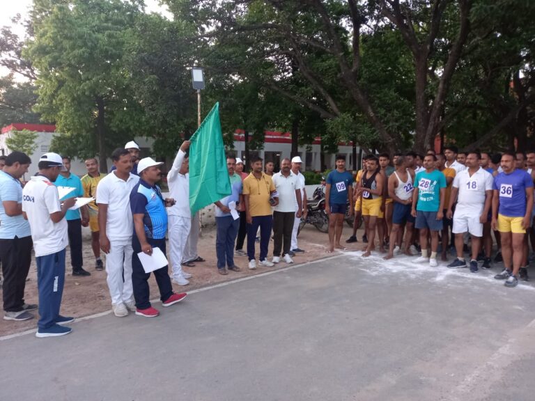 तीन दिवसीय 60 वीं गोरखपुर जोन की अंतर्जनपदीय पुलिस तैराकी एवं क्रॉस कंट्री (महिला/पुरुष) प्रतियोगिता के देवरिया का रहा दूसरा दिन