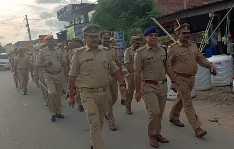 ग्रामीण क्षेत्र में पैदल मार्च निकाल दिलाया सुरक्षा का एहसास