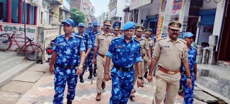 RAF फोर्स के साथ पुलिस ने किया फ्लैग मार्च
