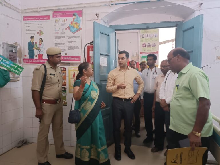 मरीजों से अवैध वसूली की शिकायत मिलने पर वसूली करने वाले को भेजा जाएगा जेल-जिलाधिकारी