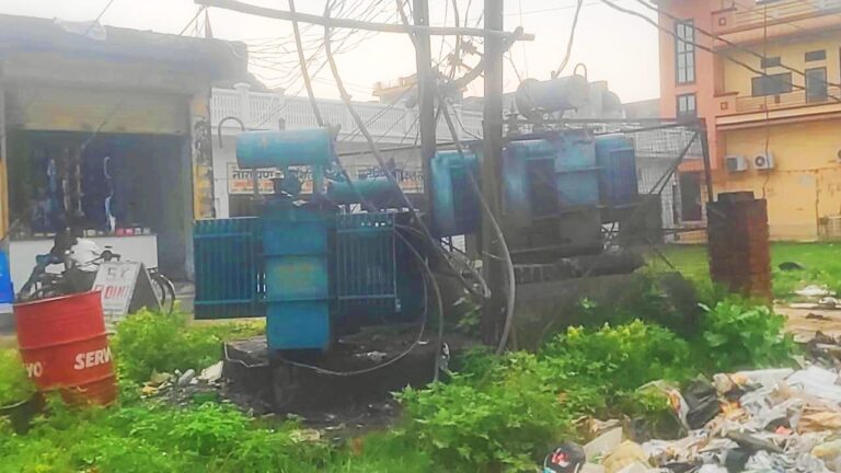 विद्युत व्यवस्था धरासाई , भीषण गर्मी से बेहाल लोग