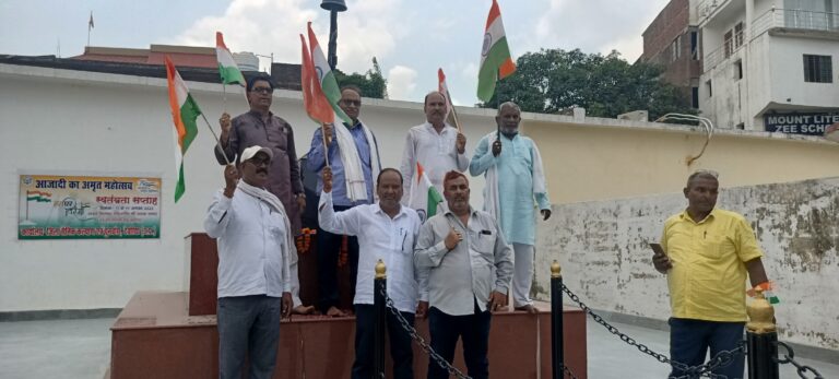 वन्देमातरम भारत माता की जय के साथ झंडा यात्रा हुआ सम्पन्न