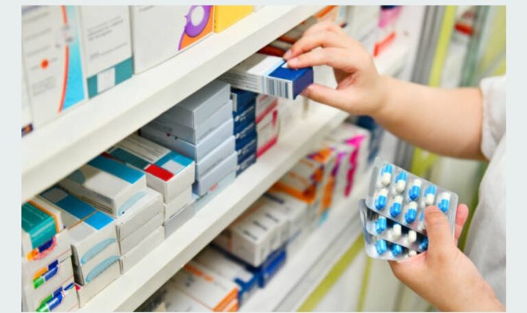 डीएम द्वारा गठित टीमों ने सेन्ट्रल ड्रग स्टोरों पर की आकस्मिक छापेमारी