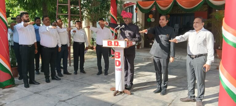 जनपद में स्वतंत्रता दिवस हर्षोल्लास के साथ मनाया गया