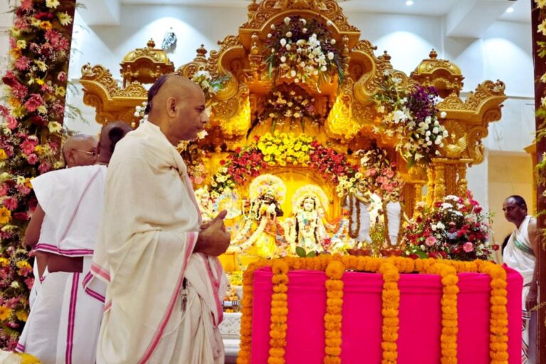 धूमधाम से मनाई जाएगी जन्माष्टमी, इस्कॉन मंदिर में विशेष महाभिषेक और 501 पकवानों का भोग