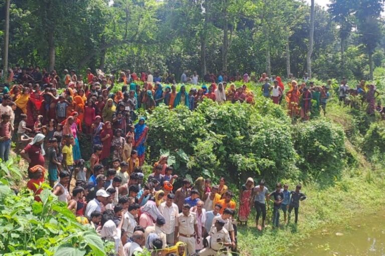 दर्दनाक घटना : महिला ने दो बच्चों संग तालाब में लगाई छलांग, तीनों की मौत