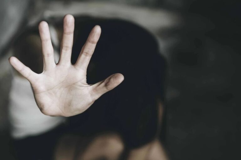 अधेड़ ने किया आठ वर्षीय मासूम के साथ दुष्कर्म, ग्रामीणों ने पीट – पीट कर किया अधमरा