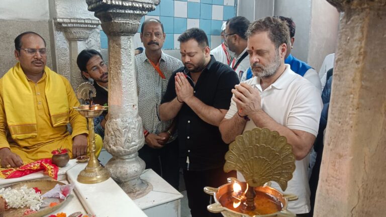 राहुल-तेजस्वी की वोटर अधिकार यात्रा का दूसरा दिन: गया में जनसभा, चुनाव आयोग ने राहुल गांधी को भेजा नोटिस