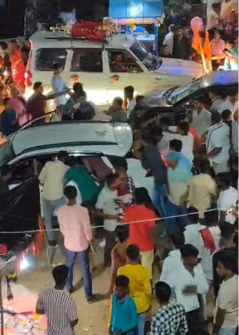 जाम में फंसी शराब लदी कार लूटी, भीड़ बोतलें लेकर फरार – बिहार में शराबबंदी पर उठ रहे सवाल