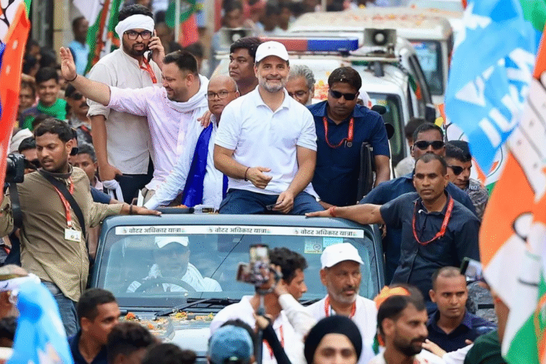 सीतामढ़ी पहुंचेगी आज यात्रा बिहार चुनाव से पहले राहुल गांधी की वोटर अधिकार यात्रा ने मचाई सियासी हलचल
