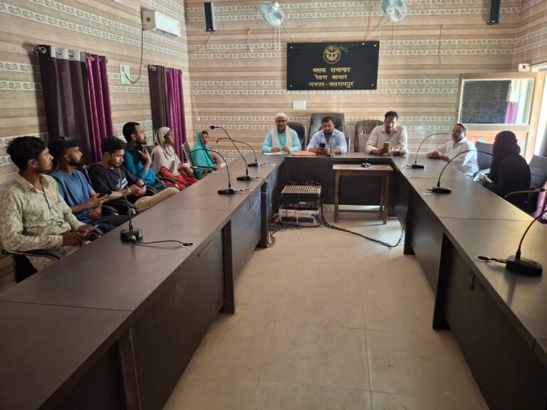 अधीनपुर में जीरो पॉवर्टी अभियान : चयनित गरीब परिवारों को मिली योजनाओं का लाभ