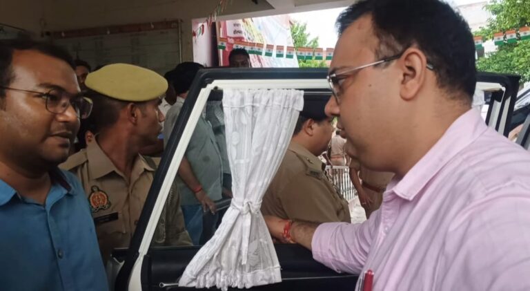 समाज सेवी व बुद्धजीवी ने सीएचसी में महिला डॉ० के लिये जिला अधिकारी से की मांग