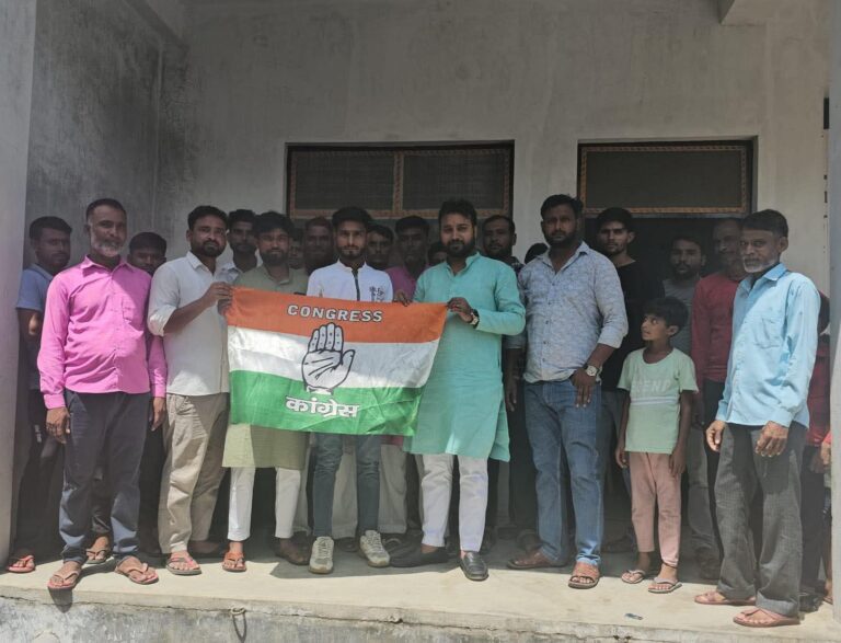 सपा युवा नेता इरफान खान अपने समर्थकों समेत पार्टी छोड़ कांग्रेस में शामिल