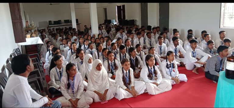 भारत विज्ञान यात्रा के तत्वावधान में विज्ञान प्रयोगशाला का आयोजन