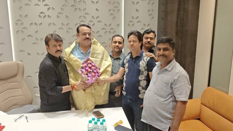 रामगंज के चेयरमैन राकेश सिंह का घाटकोपर में भव्य सम्मान