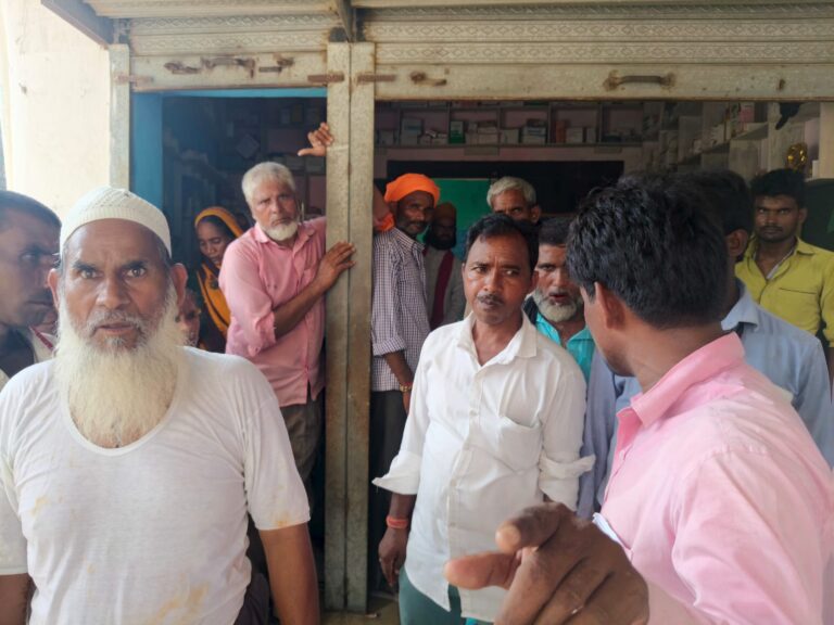 किसानों की जेब पर यूरिया का डाका