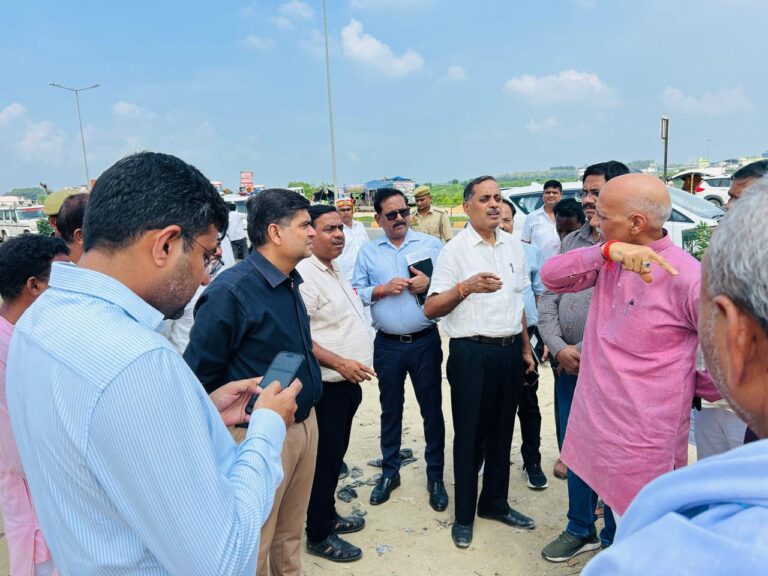 मंडलायुक्त ओवर हेड टैंक के स्ट्रेक्चर को जाँच कराने का दिया निर्देश