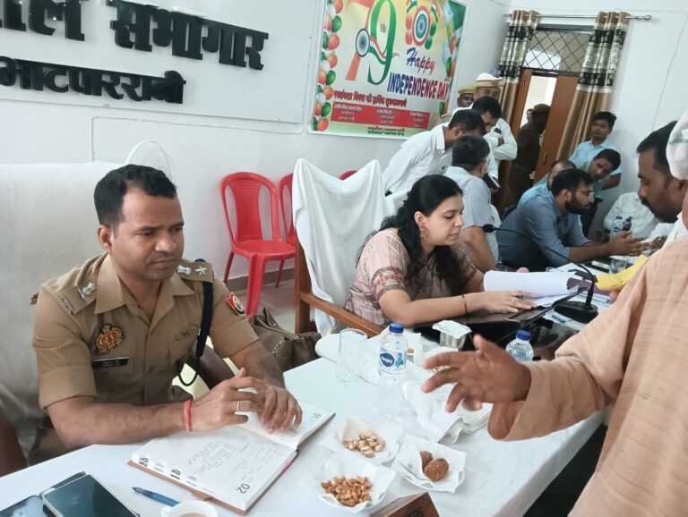तहसील दिवस को अवकाश रहने से सोमवार को जिलाधिकारी व पुलिस अधीक्षक द्वारा सुनी जा रही है जनता की फरियाद