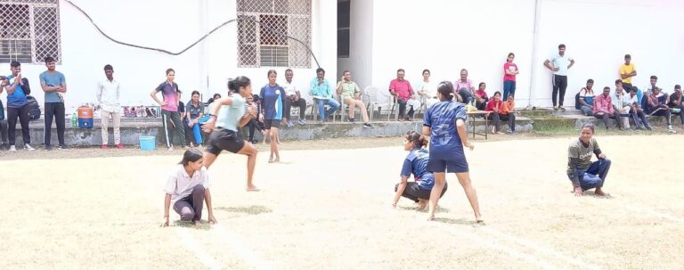 पुरुष कबड्डी में शारीरिक शिक्षा विभाग एवं महिला खो-खो में एथलेटिक एसोसिएशन की टीम विजेता