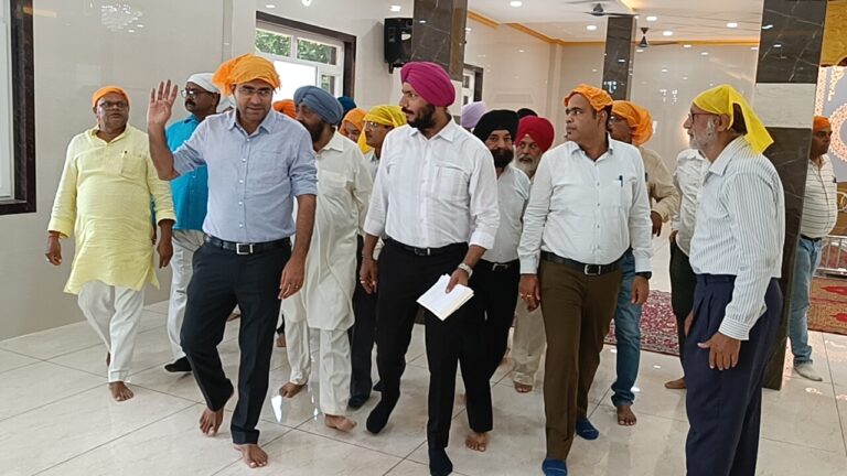 डीएम ने पैडलेगंज गुरुद्वारा का किया निरीक्षण