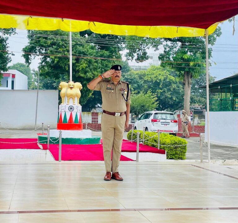 एसपी ने परेड का निरीक्षण कर फिटनेस, अनुशासन और व्यवस्था पर दिया जोर