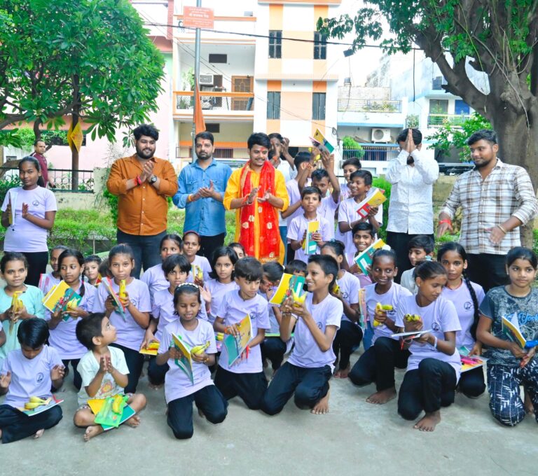 जन्मदिवस पर किया वृक्षारोपण व बच्चों में बांटी शिक्षण सामग्री