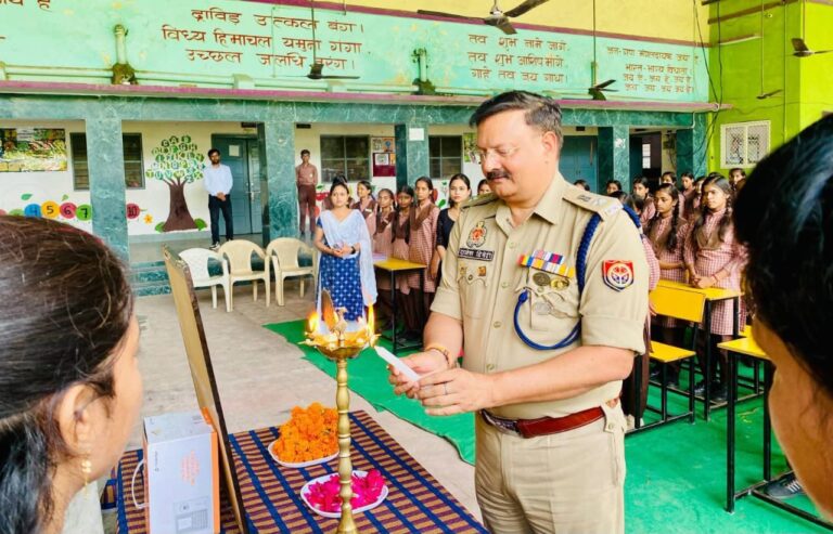 नालंदा स्कूल ऑफ एक्सीलेंस में “पुलिस की पाठशाला एसपी ने किया शुभारंभ