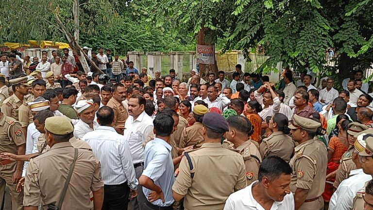 सैथवार मल्ल सभा के कार्यकर्ताओ ने किया रास्ता जाम