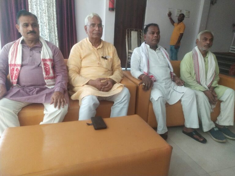 पूर्व मंत्री राजधारी सिंह ने मुन्ना बहादुर के आंदोलन को दिया समर्थन