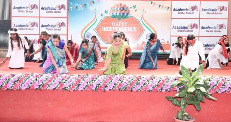 ऑपरेशन सिंदूर के जरिए आतंकियों को करारा जवाब, स्वतंत्रता सेनानियों के बलिदान पर नाटक का मंचन