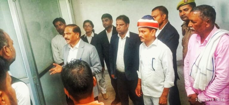 जिला जज ने किया सुलह समझौता केंद्र का निरीक्षण
