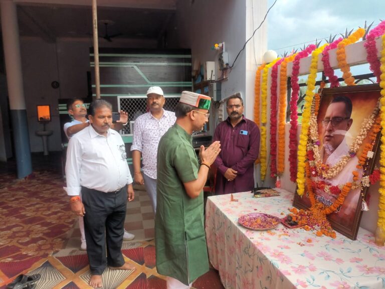 स्व डाक्टर आर के दूबे के पुण्यतिथि दिवस पर रक्तदान सम्पन्न