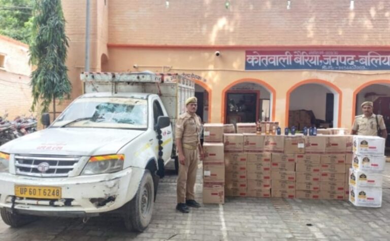 बलिया में पुलिस की बड़ी कार्रवाई : 13 लाख से अधिक की अवैध अंग्रेजी शराब बरामद, टाटा पिकअप सीज