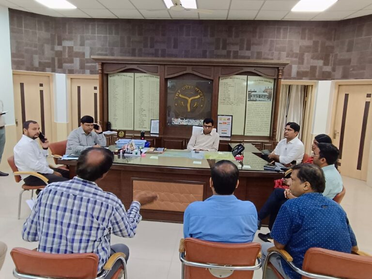 जिलाधिकारी अरविंद मल्लप्पा बंगारी की अध्यक्षता में शहर में सुरक्षित, सुगम यातायात,गड्ढा मुक्त सड़क,आदि हेतु उच्च स्तरीय बैठक संपन्न