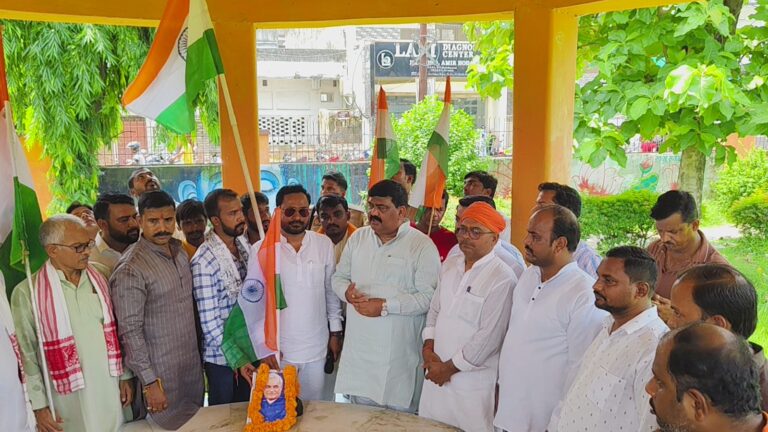 एमएलसी डॉ. रतनपाल सिंह के नेतृत्व में शहर में निकली तिरंगा यात्रा