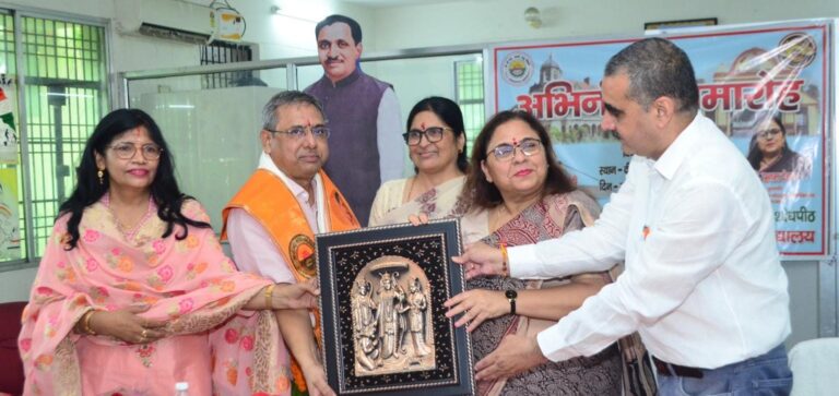 उच्च अध्ययन संस्थान शिमला के निदेशक प्रो. हिमांशु चतुर्वेदी का अभिनंदन