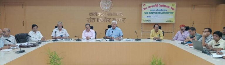 स्वास्थ्य योजनाओं-कार्यक्रमों के संचालन एवं आउटपुट की सतर्क मॉनीटरिंग की जाए: सीडीओ