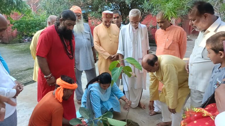 पर्यावरण जल संरक्षण के लिये सामूहिक रूप से हरिशंकरी व पंचवटी प्रजाति के वृक्षों का रोपण व उनका संरक्षण करें : उप जिलाधिकारी