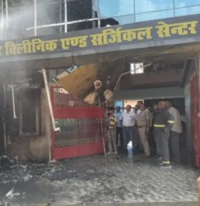 गोरखपुर संजय फेक्चर क्लिनिक में लगी आग से मचा हड़कंप, दमकल ने समय रहते पाया काबू